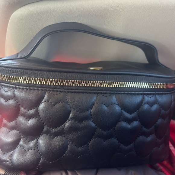 Black Quilted Heart vanity Bag - Picture 4 of 5